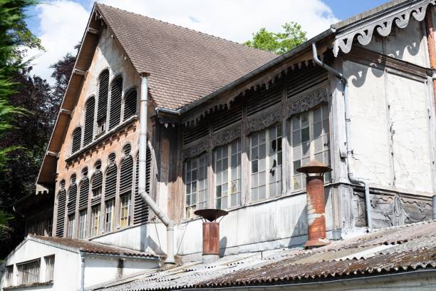 A facade of an old residential building