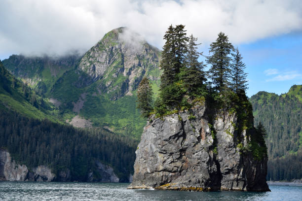 istock Rocky Island 1417707024
