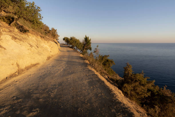 amanecer en la costa de la península de akamas - akamas fotografías e imágenes de stock