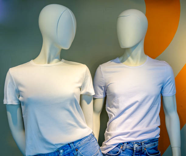 manichino con jeans e camicia - polo shirt shirt clothing mannequin foto e immagini stock