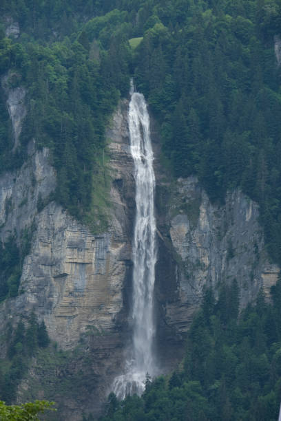 водопад швейцарии - staubbach falls стоковые фото и изображения