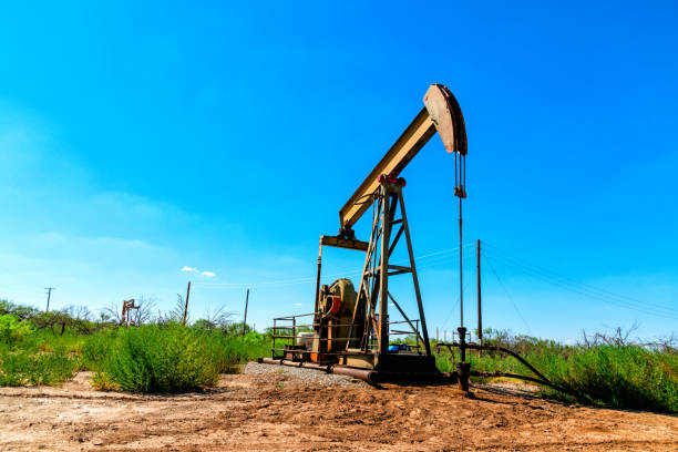 production de pétrole au texas - fuel and power generation oil industry oil rig industry photos et images de collection