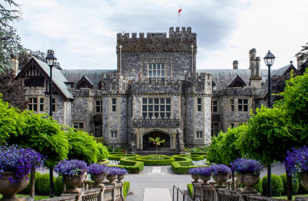 Hatley Castle Victoria, BC, Canada, July 10th 2022: Hatley Castle, a popular wedding venue in the summertime colwood photos stock pictures, royalty-free photos & images