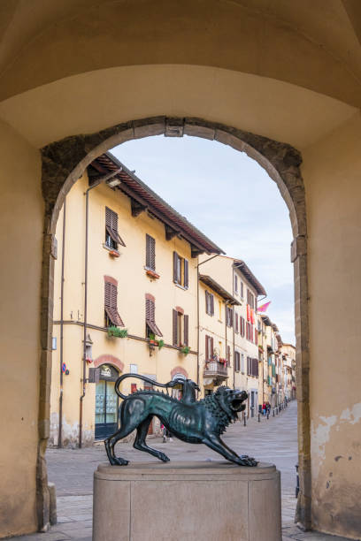 porta san lorentino in arezzo - toskania - chimera zdjęcia i obrazy z banku zdjęć