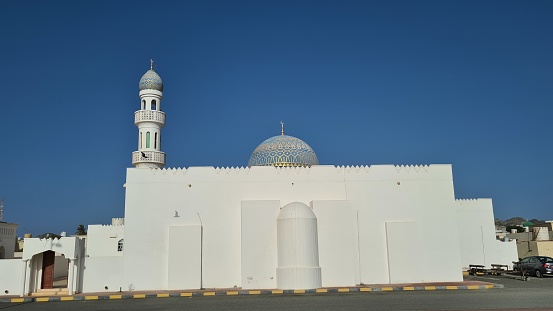 Hilf, Oman – July 28, 2022: Corniche Mosque (Masjid alkurnish) in Hilf, Masirah Island, Oman.