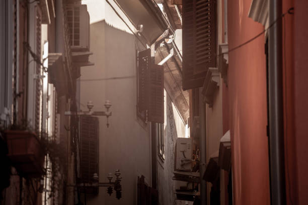 Picture of a narrow medieval street of the historical center of Piran Slovenia. Piran is a town in southwestern Slovenia on the Gulf of Piran on the Adriatic Sea. It is one of the three major towns of Slovenian Istria. The town is known for its medieval architecture, with narrow streets and compact houses. Piran is the administrative seat of the Municipality of Piran and one of Slovenia's major tourist attractions. desenfoque selectivo en las persianas de madera de las casas en la típica calle estrecha mediterránea con arquitectura del sur de europa, con edificios en el casco antiguo de piran o pirano una de las principales ciudades de istria, en el mar adriático.