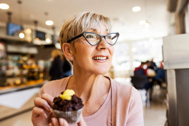 istock Senior women having dessert in bakery 1417911413