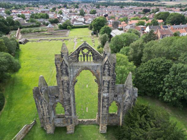 istock Guisborough. ruined Augustinian priory arch 1418003021