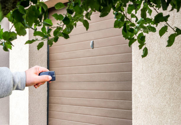 istock Garage door PVC. 1418012554