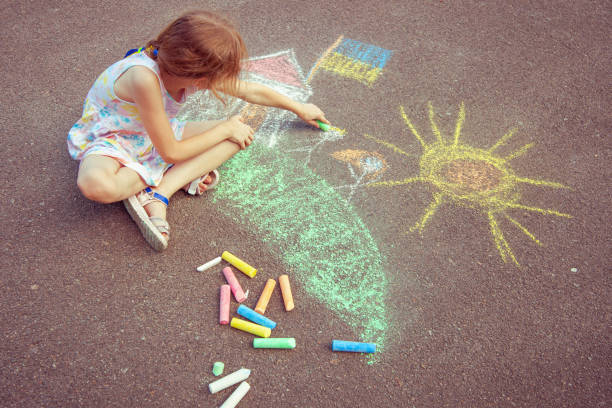 istock Child from Ukraine draws with chalk. 1418037056