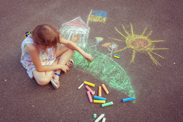 istock Child from Ukraine draws with chalk. 1418037207
