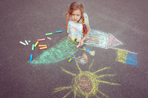 istock Child from Ukraine draws with chalk. 1418037420
