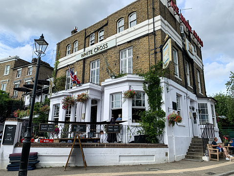 London, UK - 23.08.2022. Beautiful old building of The White Cross, a piece of local history and home to the famous Richmond riverside. Serving Young’s fine ales since 1869 and built in 1780
