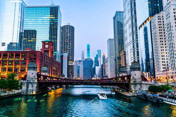 сент-реджис - чикаго - chicago skyline illinois downtown district стоковые фото и изображения
