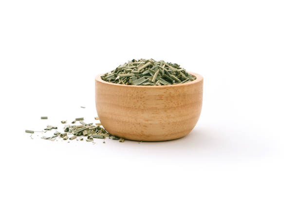 istock Dry lemon grass leaf slice in wooden bowl. 1418102607