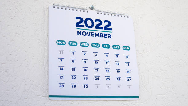 벽에 걸려있는 달력 2022의 11 월 페이지 - calendar october countdown event 뉴스 사진 이미지
