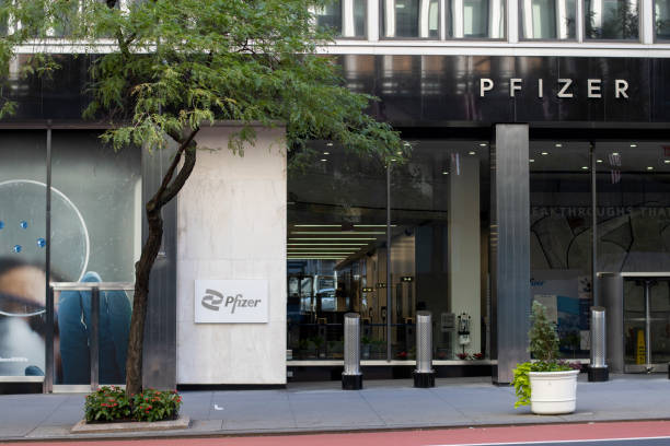 Pfizer World Headquarters New York, NY, USA - July 4, 2022: Front view of the Pfizer World Headquarters building in New York City. Pfizer, Inc. is an American pharmaceutical and biotechnology corporation. pfizer stock pictures, royalty-free photos & images