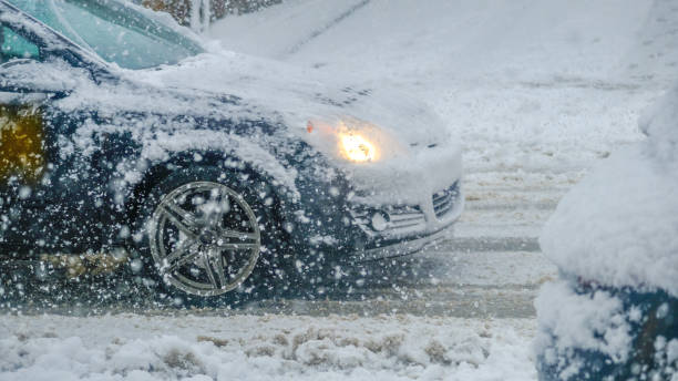 istock cars struggling in the snowfall. 1418114728