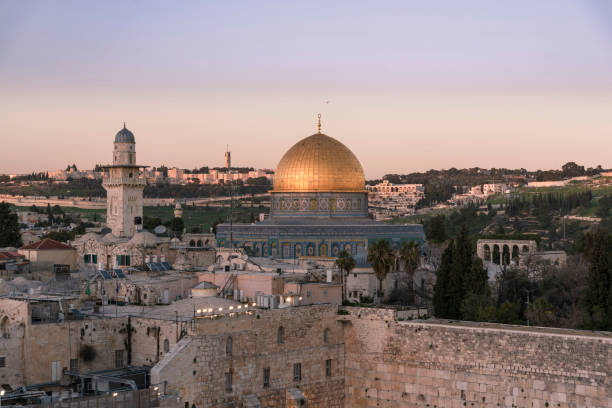 wzgórze świątynne - ściana płaczu i złoty meczet kopuła na skale na starym mieście w jerozolimie, izrael - jerusalem old town dome of the rock city zdjęcia i obrazy z banku zdjęć