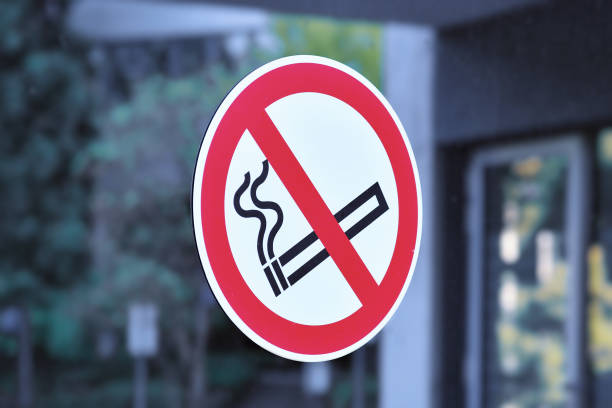 istock Red round 'No smoking' sign 1418165380
