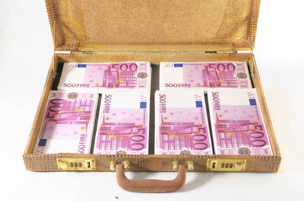 istock Suitcase Full of Banknotes , digital photo image 1418171807