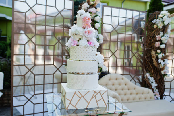 istock Big amazing wedding cake with flowers. 1418185230