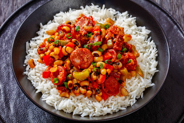 istock Hoppin John with rice in black bowl, top view 1418186515