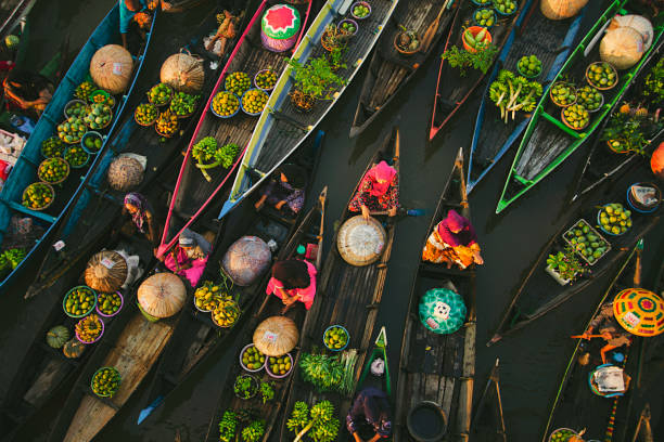 istock Traditional Floating Market 1418195889