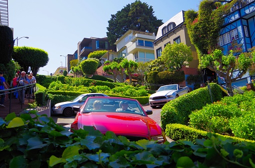 San Francisco, CA, USA －May 2, 2013:This is Lombard Street , San Francisco.It is said that slopes tortuous No. 1 in the world. Many tourists will challenge to be driving this road.For this reason,this road is crowded in the car a lot of the time.