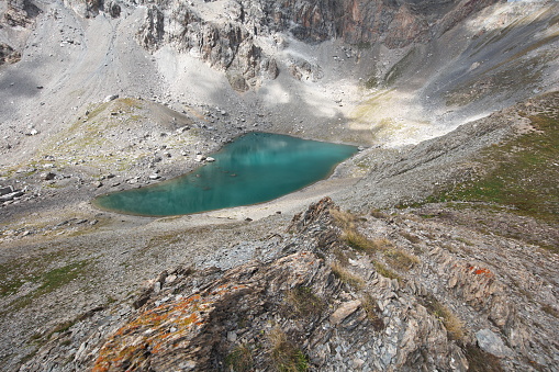 Lake at the foot of the Pic des Houerts 3235m met during a superb walk, Ubaye side, at the Pointe d'Escreins via the Col des Houerts.\n\nThis lake is located at a distance of about 800m northwest of Blue Lake