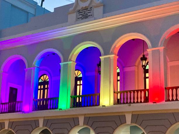 Porto Rico - San Juan town - Plaza de armas ( name of the place ) - city hall Puerto Rico - San Juan- Plaza de armas. The central square of old San Juan and its colorful town hall at night porto rico flag stock pictures, royalty-free photos & images