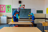 schulhausmeister.jpg?b=1&s=170x170&k=20&c=UYyJ8pAh2ENE0dFwKp_eA98McvBZc54L1UOjm8s8vic=