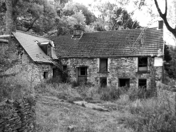 istock The old farmhouse 1418305215