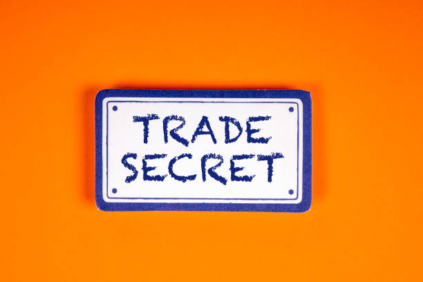 istock TRADE SECRET. Note sticker with text on orange background 1418315353