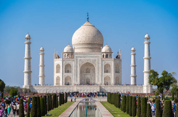 The beauty of Taj Mahal “No wonder, it's a wonder.” taj mahal stock pictures, royalty-free photos & images