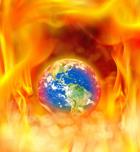 burning planet earth del concetto di questioni ambientali - judgement day earth space ozone layer foto e immagini stock