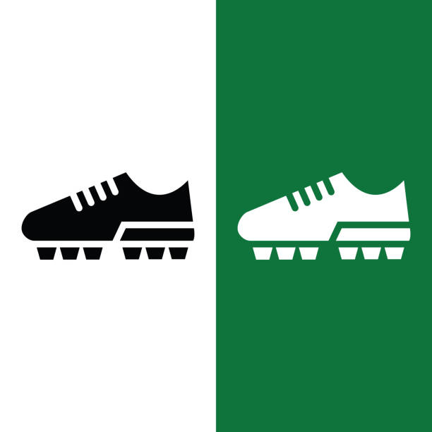 ilustraciones, imágenes clip art, dibujos animados e iconos de stock de logotipo del icono de fútbol o zapatos de fútbol en estilo glifo - botas de fútbol