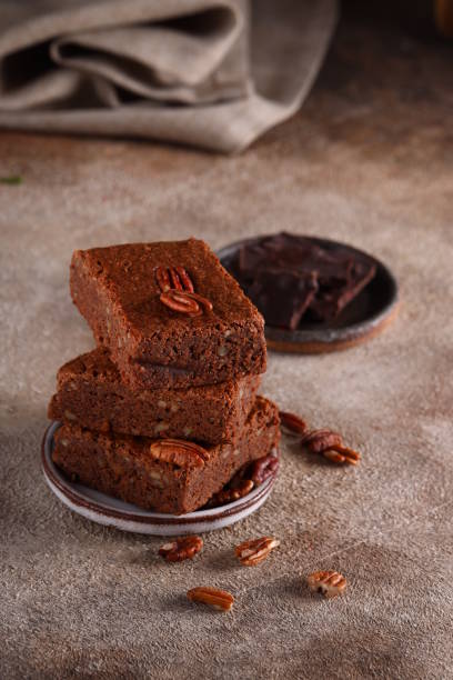 brownie de chocolate de comida orgánica con nueces pecán - 11160 fotografías e imágenes de stock