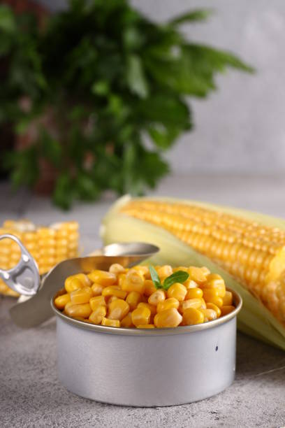 organic food canned corn on the table - 11193 imagens e fotografias de stock