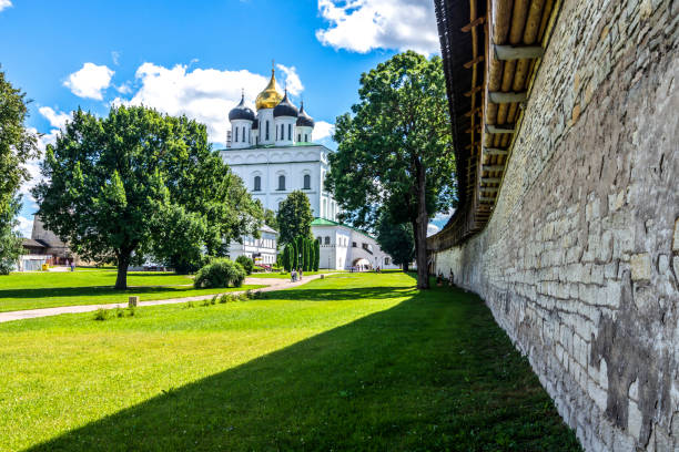 View of the Holy Trinity Cathedral on the territory of the Pskov Kremlin (Krom), Pskov, Russia View of the Holy Trinity Cathedral on the territory of the Pskov Kremlin (Krom), Pskov, Russia pskov city stock pictures, royalty-free photos & images