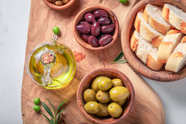 istock Fresh olives and olive oil as Spanish side dish.. 1418382026