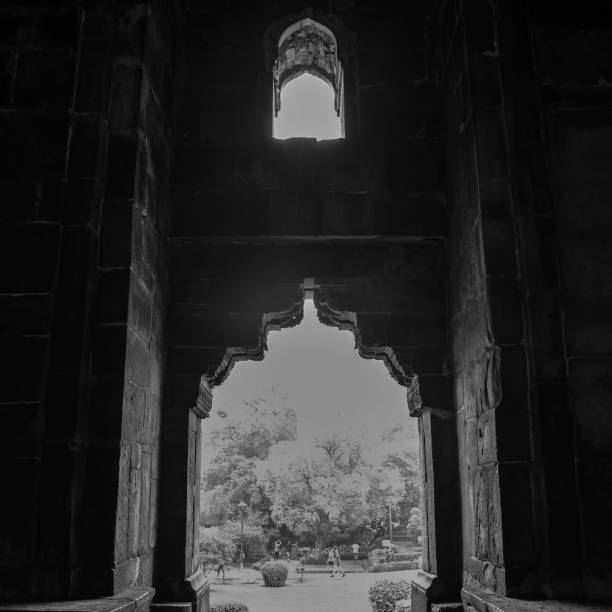 Mughal Architecture inside Lodhi Gardens, Delhi, India, Beautiful Architecture Inside the The Three-domed mosque in Lodhi Garden is said to be the Friday mosque for Friday prayer, Lodhi Garden Tomb arquitectura mogol dentro de los jardines de lodhi, delhi, india, hermosa arquitectura dentro de la mezquita de tres cúpulas en el jardín de lodhi se dice que es la mezquita del viernes para la oración del viernes, tumba del jardín de lodhi