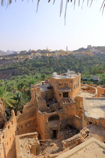 vista da aldeia montanhosa misfat al abriyeen em sultanato de omã - travel adventure water oman - fotografias e filmes do acervo