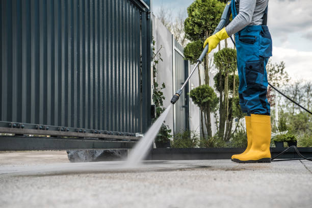 istock Man Washing the Driveway 1418464444