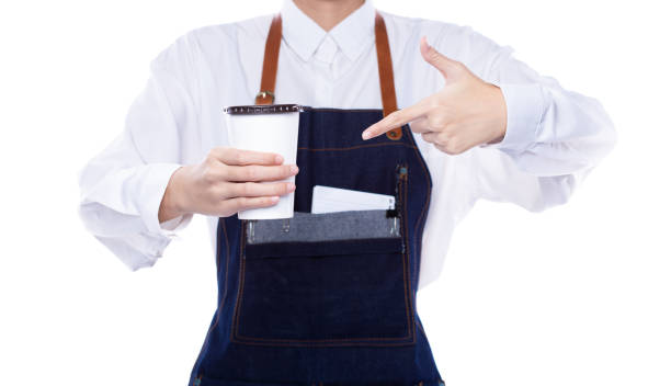 camarera sostiene el menú de la taza de café pedido para atender al cliente cliente en el restaurante de la tienda con una sonrisa. el personal de los empleados usa delantal para servir como propietario de un empresario para pequeñas empresas, espacio d - restaurant sign sign language food fotografías e imágenes de stock