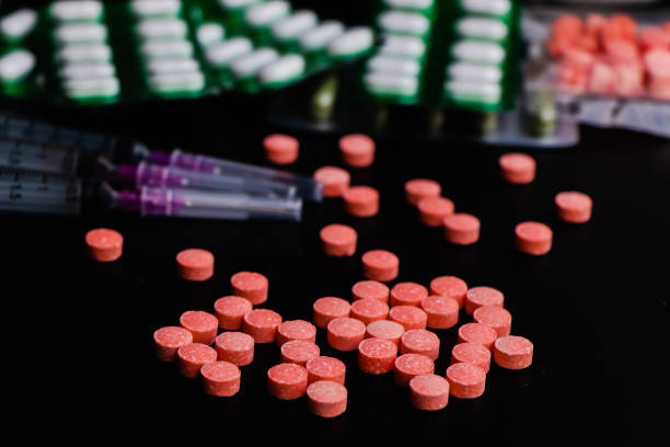 pillole e narcotici sono pericolosi per la salute - anfetamine foto e immagini stock