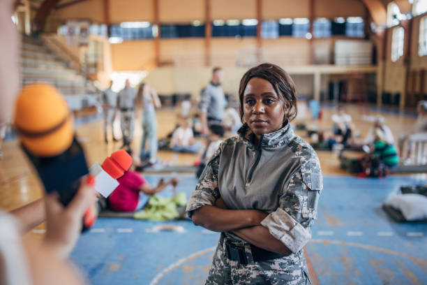 istock Press talking to a female soldier 1418508518