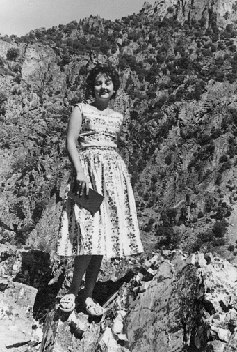Black and White Vintage image from the 50s: Teenage girl posing at the mountains
