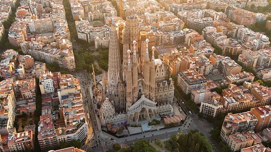 On 19 March 1882, construction of the Sagrada Familia began under architect Francisco de Paula del Villar. In 1883, when Villar resigned, Gaudi took over as chief architect, transforming the project with his architectural and engineering style, combining Gothic and curvilinear Art Nouveau forms.