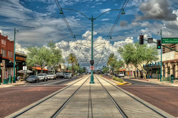 bewölkter tag in der innenstadt von mesa, arizona - phoenix downtown district skyline city stock-fotos und bilder